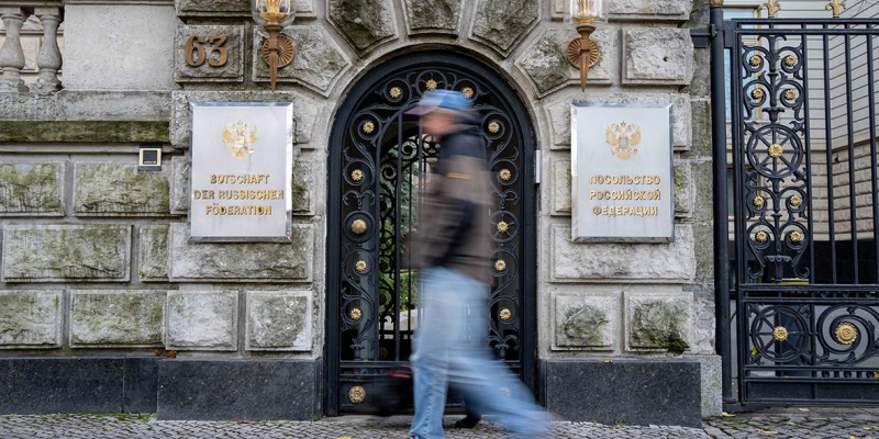 МИД сообщил о массовой высылке российских дипломатов из Германии