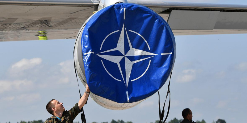 МИД связал обещания НАТО Украине со стремлением «победить» Россию